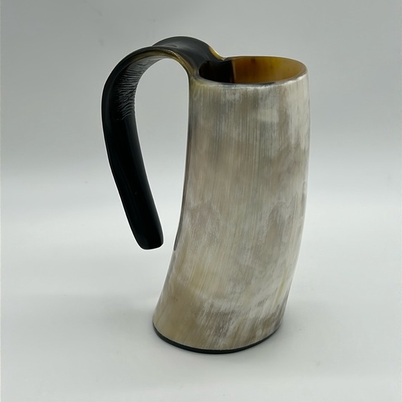 2505- Beige and Black Viking Drinking Horn Mug NWT - Picture 1 of 8